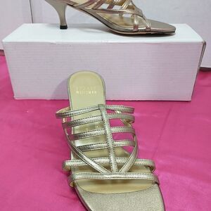 STUART WEITZMAN Women's SZ 4M Gold Sandals . Condition is Pre-owned